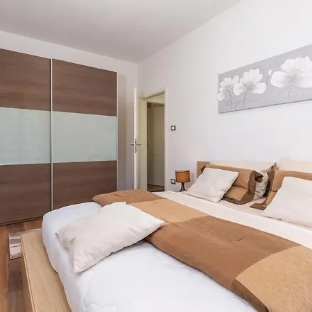 Apartament Lxxxi *