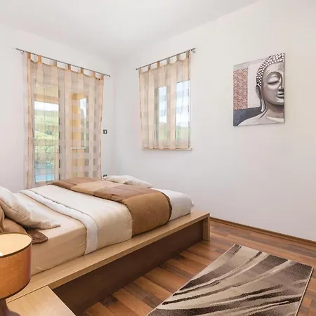 Apartament Lxxxi *
