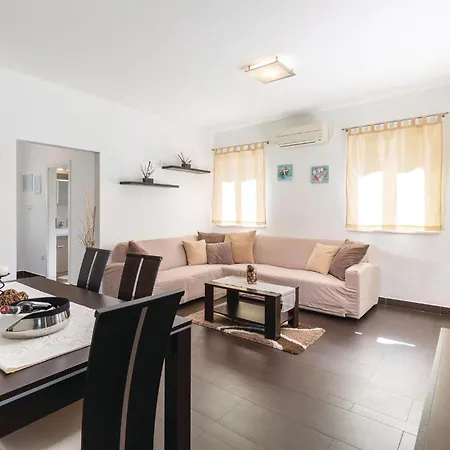 Apartament Lxxxi