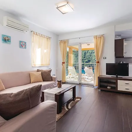 Apartament Lxxxi *